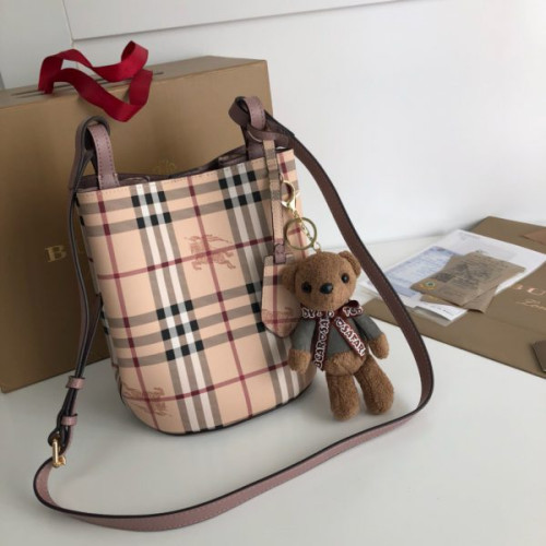 burberry-bucket-bag-10