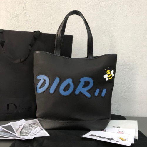 dior-kaws-7-2-4-2-5-2-4